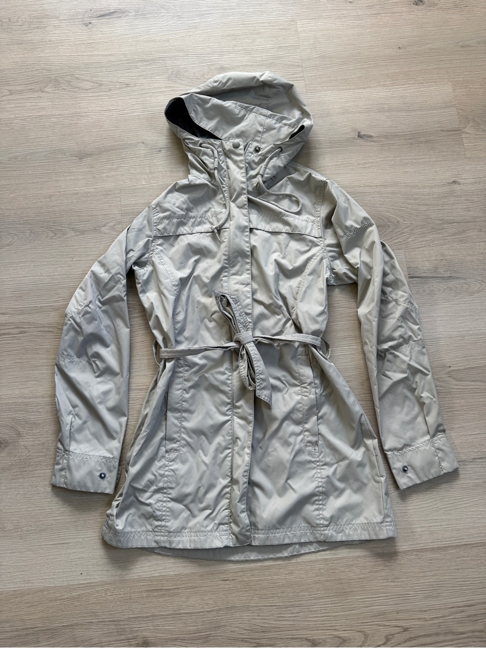 Columbia Women’s Light Gray Hooded Rain Jacket Trench Coat Belted Size XS